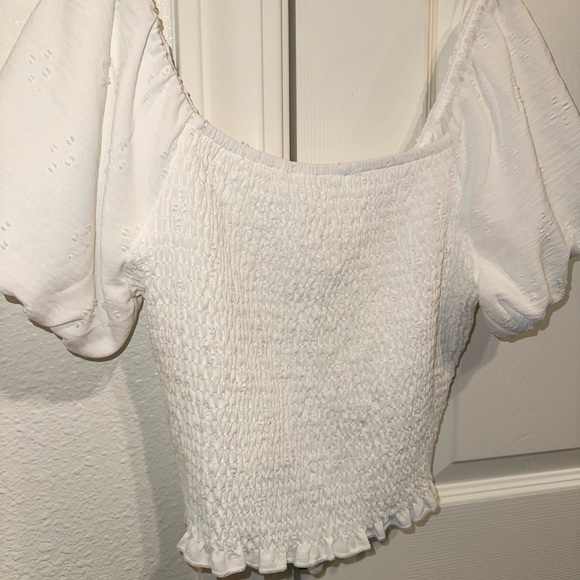 Elegant White Puff Sleeve Blouse - Picture 4 of 4